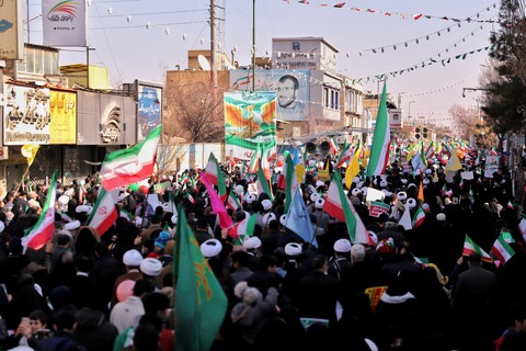 تصاویر/ راهپیمایی مردم قم در ۲۲ بهمن ۱۴۰۱
