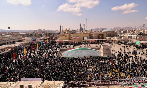 تصاویر/ راهپیمایی مردم قم در ۲۲ بهمن ۱۴۰۱
