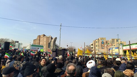 تصاویر/ حضور طلاب تبریزی در راهپیمایی ۲۲ بهمن ۱۴۰۱