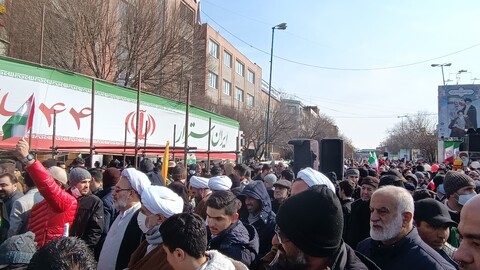 تصاویر/ حضور طلاب تبریزی در راهپیمایی ۲۲ بهمن ۱۴۰۱