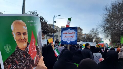 تصاویر/ حضور طلاب  حوزه علمیه خواهران آذربایجان غربی در راهپیمایی 22 بهمن