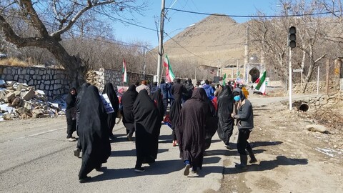 تصاویر/ حضور مردم روستای جوینان  قمصر در  راهپیمایی 22 بهمن