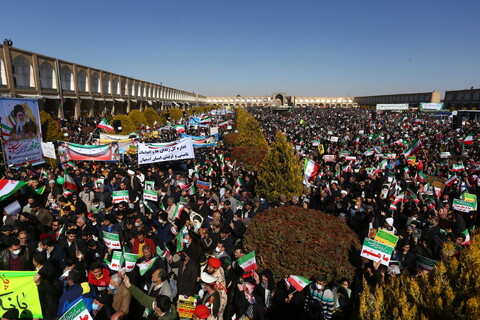 حماسه حضور مردم اصفهان در راهپیمایی ۲۲ بهمن
