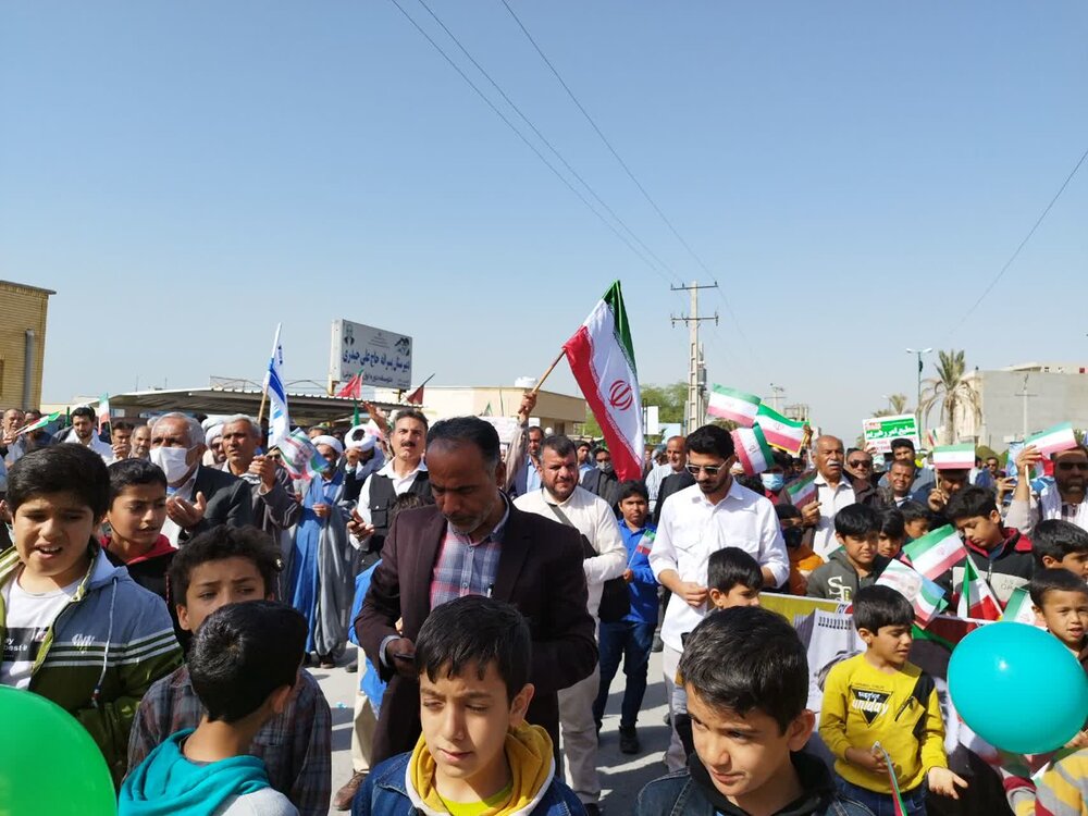 تصاویر / حضور مردم شهرستان پارسیان در راهپیمایی ۲۲ بهمن ۱۴۰۱