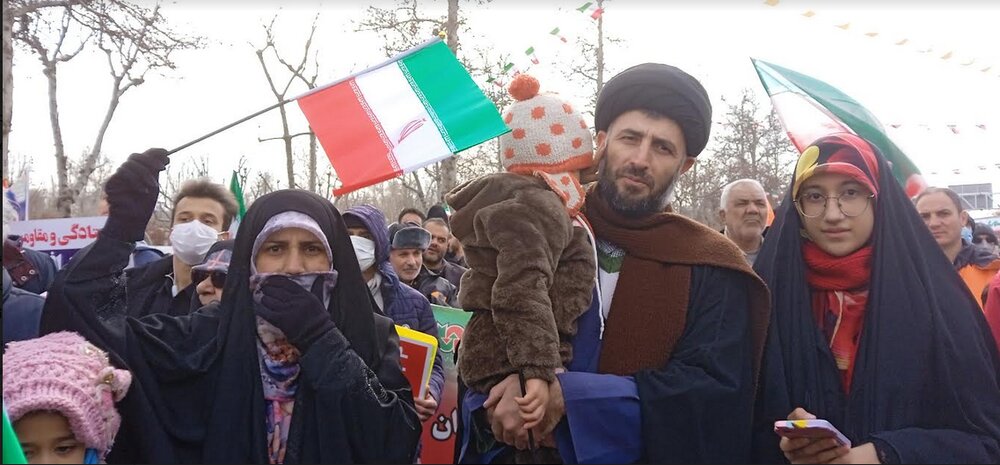 شکوه حضور مردم کرج در راهپیمایی پیروزی انقلاب + تصاویر