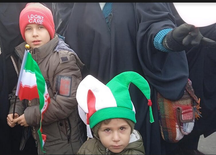 شکوه حضور مردم کرج در راهپیمایی پیروزی انقلاب + تصاویر