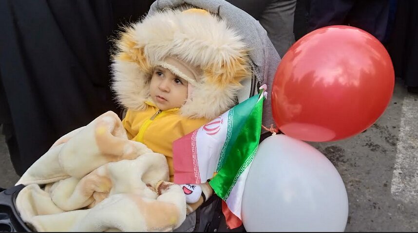 شکوه حضور مردم کرج در راهپیمایی پیروزی انقلاب + تصاویر