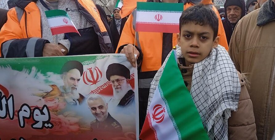 شکوه حضور مردم کرج در راهپیمایی پیروزی انقلاب + تصاویر