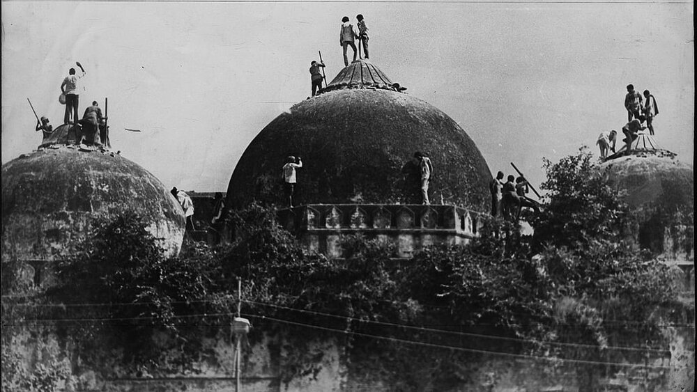 বাবরি মসজিদ মামলায় জড়িত বিচারকদের পুরস্কৃত করেছে সরকার