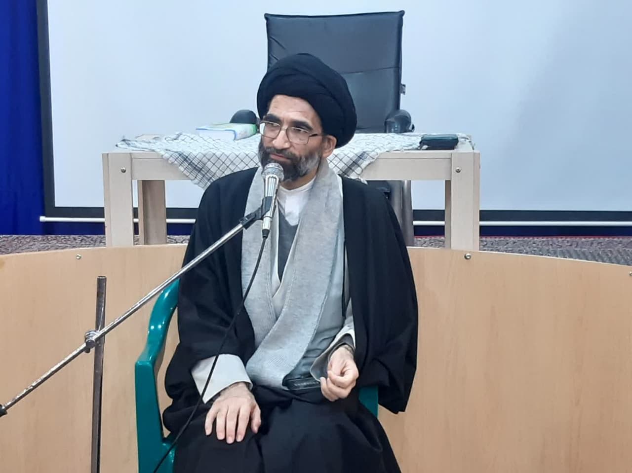 پاسخ امام جمعه کاشان به چهار سؤال