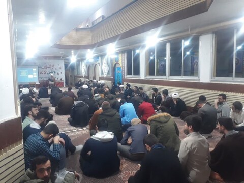 تصاویر/ دومین جلسه از سلسله جلسات خوانش بیانیه گام دوم انقلاب اسلامی در مدرسه علمیه امام خمینی (ره) ارومیه