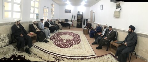 نشست مدیر منطقه‌۳ دفتر قائم حوزه‌های علمیه با کادر اجرایی مدرسه علمیه بوشهر