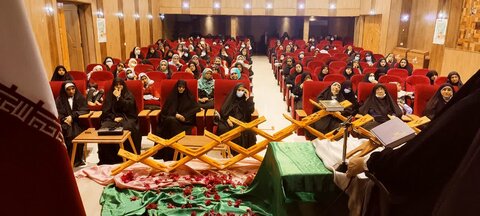 تصاویر/  نخستین محفل انس با قرآن کریم ویژه خواهران در بندرلنگه 
