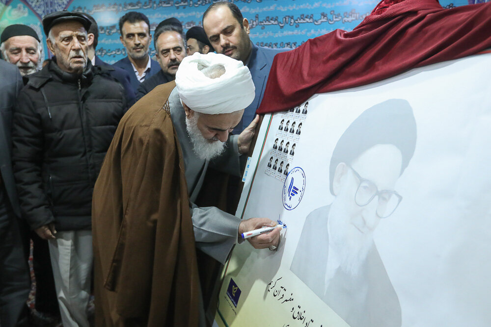 آیتالله ضیاءآبادی(ره) شاگرد برجسته مکتب امام خمینی(ره) بود