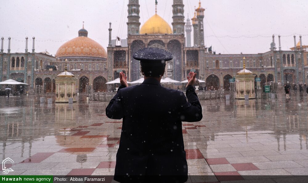 بالصور/ نزول الثلوج في مرقد السيدة فاطمة المعصومة عليها السلام بقم المقدسة