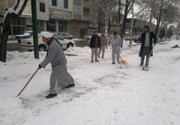 کمک به مردم درگیر برف، این بار نیز مسجد پیش قدم شد