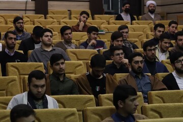 تصاویر/ نشست خوانش بیانیه گام دوم انقلاب اسلامی در مدرسه علمیه امام خامنه ای (ره) ارومیه