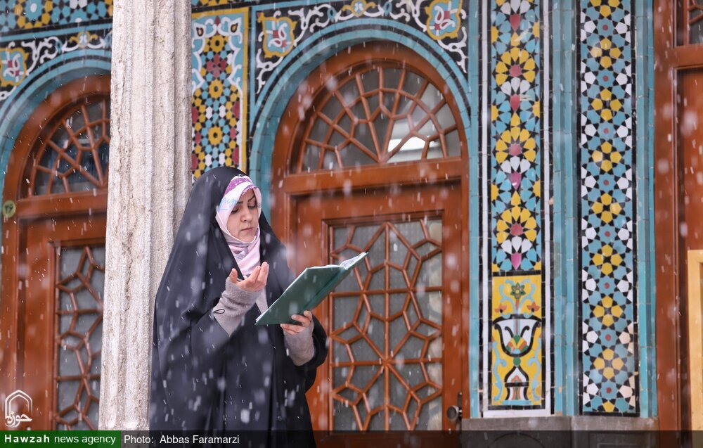 بالصور/ نزول الثلوج في مرقد السيدة فاطمة المعصومة عليها السلام بقم المقدسة