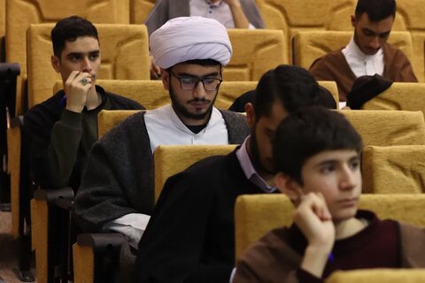 تصاویر/  برگزاری نشست طرح خوانش بیانیه گام دوم انقلاب در مدرسه علمیه امام خامنه ای ارومیه
