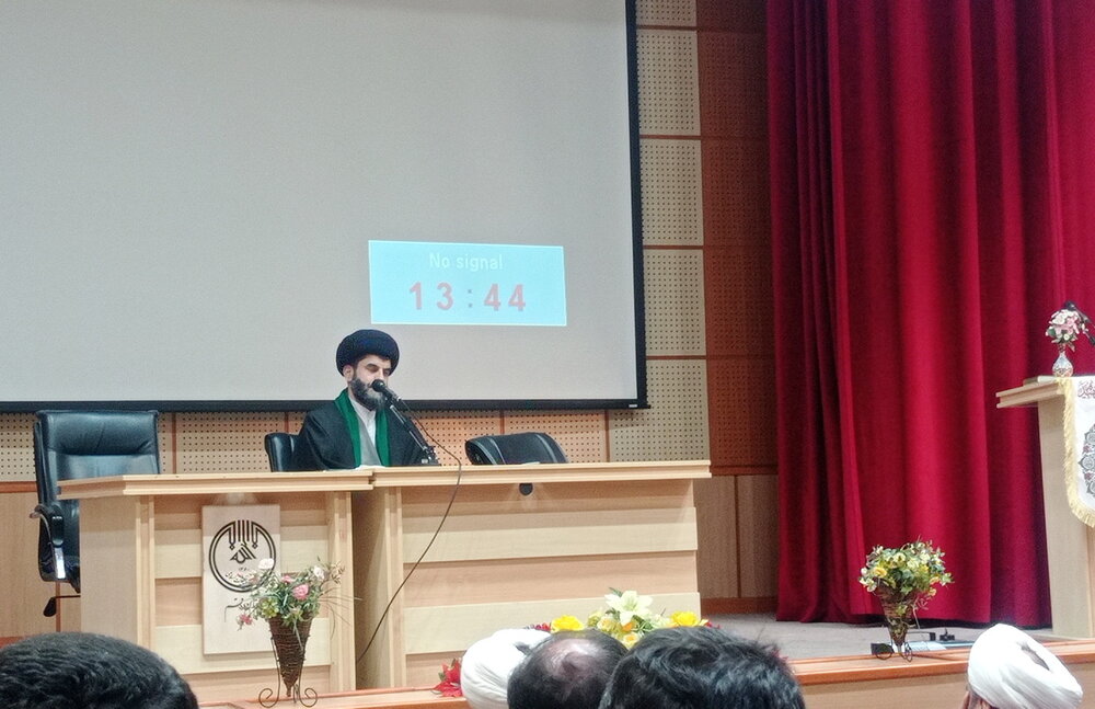 در تبیین دستاوردهای نظام کمکاری کردهایم