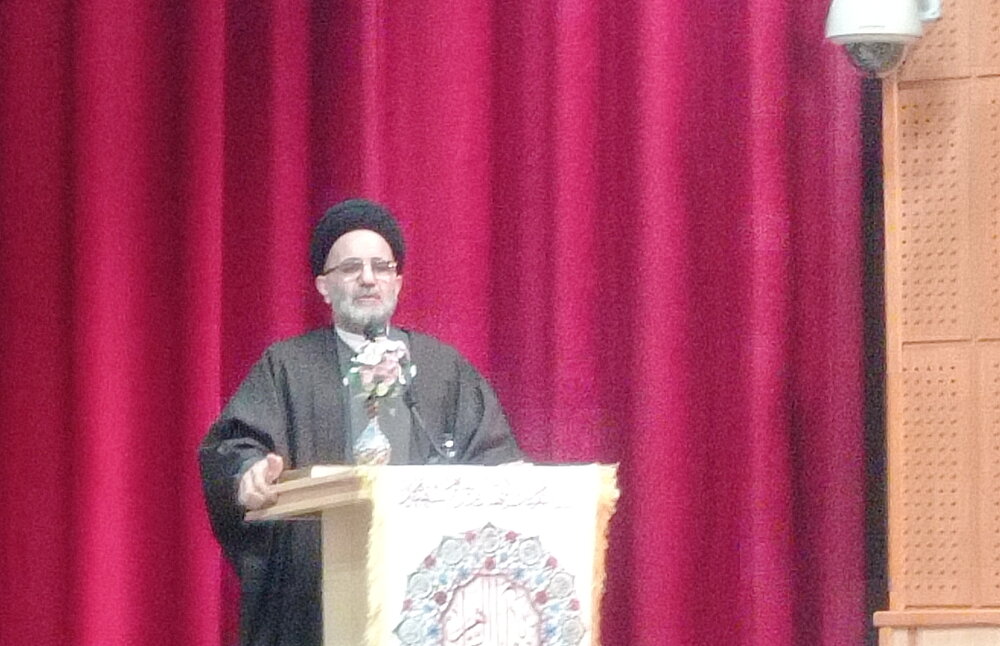 در تبیین دستاوردهای نظام کمکاری کردهایم