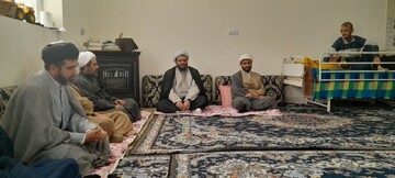 عیادت نمایندگان آیت‌الله اعرافی از خادم مدرسه علمیه خورموج