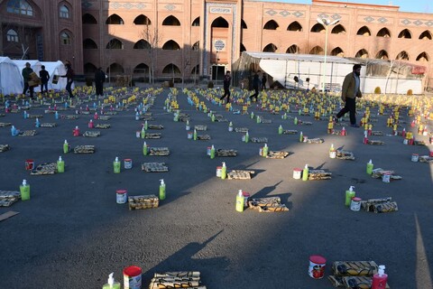 تصاویر/ بازدید امام جمعه خوی از ۳۰۰۰ بسته معیشتی اماده شده برای زلزله زدگان خوی