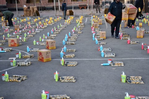 تصاویر/ بازدید امام جمعه خوی از ۳۰۰۰ بسته معیشتی اماده شده برای زلزله زدگان خوی