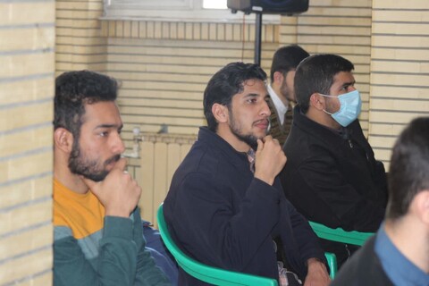 تصاویر/ نشست خوانش بیانیه گام دوم انقلاب در مدرسه علمیه تکاب