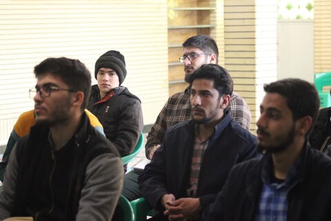 تصاویر/ نشست خوانش بیانیه گام دوم انقلاب در مدرسه علمیه تکاب