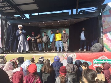 فیلم| اجرای برنامه های فرهنگی در کمپ‌های اسکان مناطق زلزله زده خوی