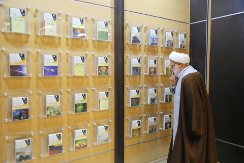 تصاویر / دومین نمایشگاه آثار منتخب علوم انسانی اسلامی به ۳۴ زبان زنده دنیا در قم
