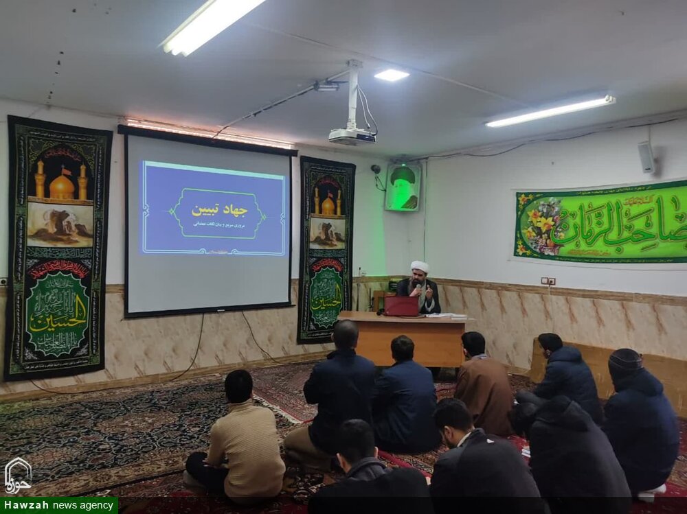 برگزاری نشست خوانش بیانیه گام دوم در مدرسه علمیه امام خمینی(ره) نهاوند + عکس
