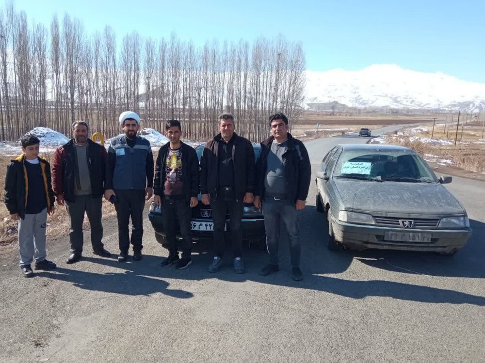 جهاد خدمت ادامه دارد / روحانیت همچنان در خط مقدم کمک به زلزله زده ها