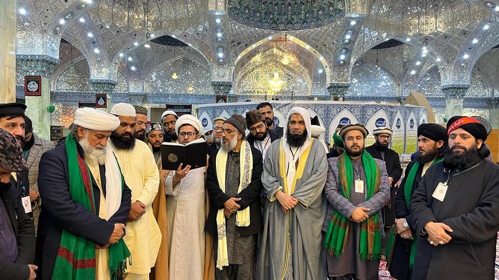 سامرا: پاکستان کے اہلسنت علماء کا امام علی نقیؑ اور امام حسن عسکریؑ کے روضہ مبارک پر حاضری