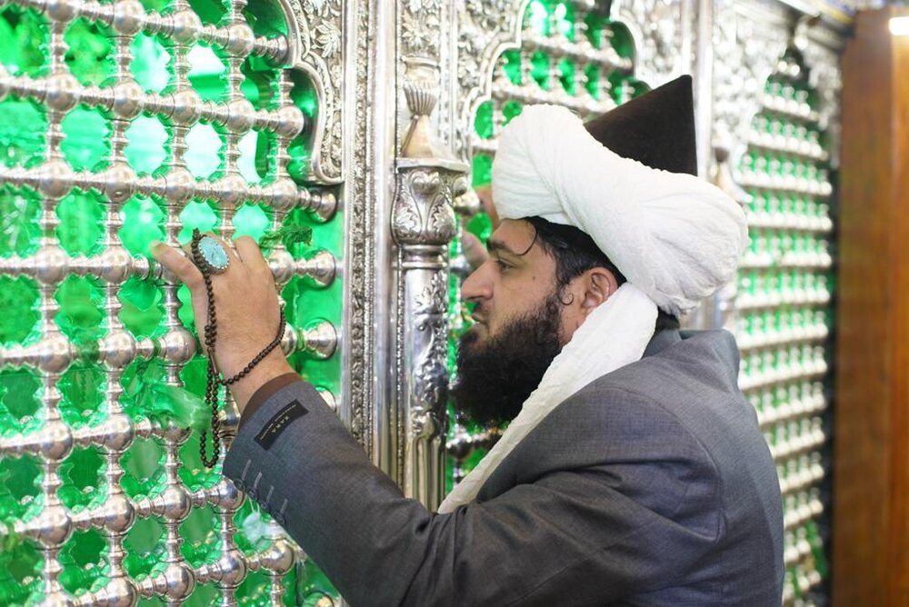 سامرا: پاکستان کے اہلسنت علماء کا امام علی نقیؑ اور امام حسن عسکریؑ کے روضہ مبارک پر حاضری