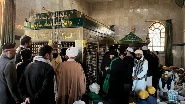 پاکستان کے جید علماء، سادات اور محققین کے وفد کی بغداد میں مقدس مقامات پر حاضری