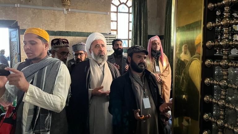 پاکستان کے جید علماء، سادات اور محققین کے  وفد کی بغداد میں مقدس مقامات پر حاضری