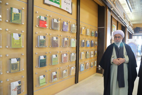 تصاویر / بازدید دبیرکل مجمع جهانی اهل بیت (ع) از نمایشگاه آثار منتخب علوم انسانی اسلامی به ۳۴ زبان زنده دنیا