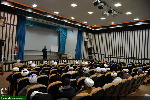بالصور/ تنظيم ورشة خاصة لجهاد التبيين ورفع مستوى المبليغين في مدارس "أمين" التابعة لمحافظة ألبرز الإيرانية