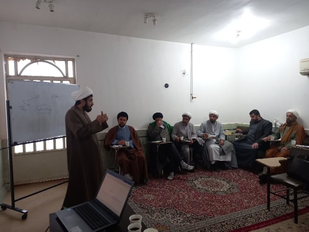 آغاز طرح غیر متمرکز مهارت افزایی اساتید حوزه علمیه خوزستان + عکس