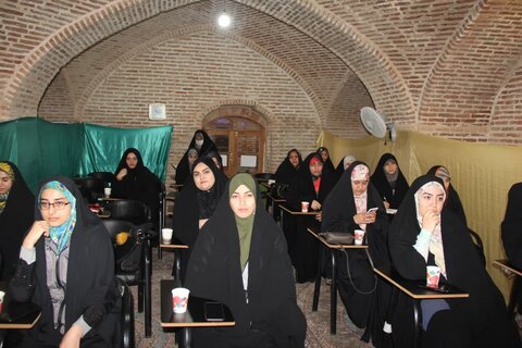 تصاویر / اولین دوره آموزشی خانواده طلاب مدارس علمیه استان قزوین