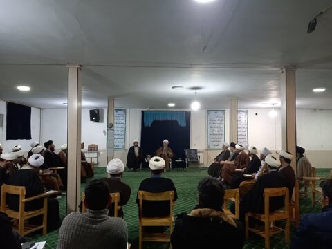 تصاویر / نشست مدیر حوزه علمیه استان قزوین با روحانیون شهرستان تاکستان -عکس امیر حسین اسد زاده