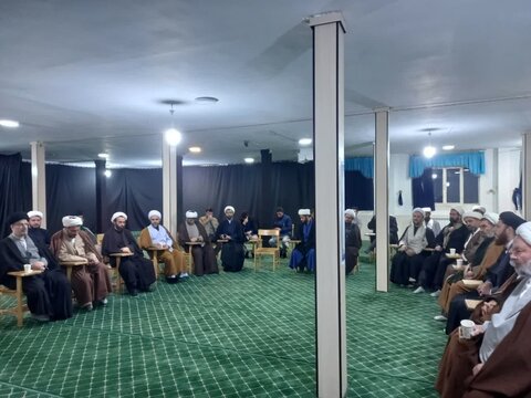تصاویر / نشست مدیر حوزه علمیه استان قزوین با روحانیون شهرستان تاکستان -عکس امیر حسین اسد زاده