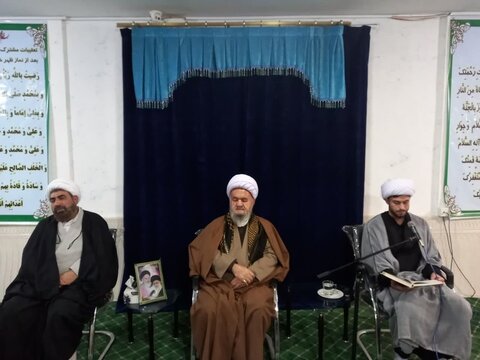 تصاویر / نشست مدیر حوزه علمیه استان قزوین با روحانیون شهرستان تاکستان -عکس امیر حسین اسد زاده