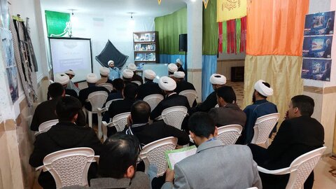 برگزاری کارگاه «فنون انتقال مفاهیم دینی به مخاطب» در اداره تبلیغات اسلامی هویزه    