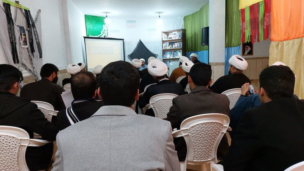 برگزاری کارگاه «فنون انتقال مفاهیم دینی به مخاطب» ویژه طلاب هویزه + عکس