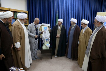 تصاویر/ رونمایی از کتاب فرهنگ‌نامه شهدای روحانی