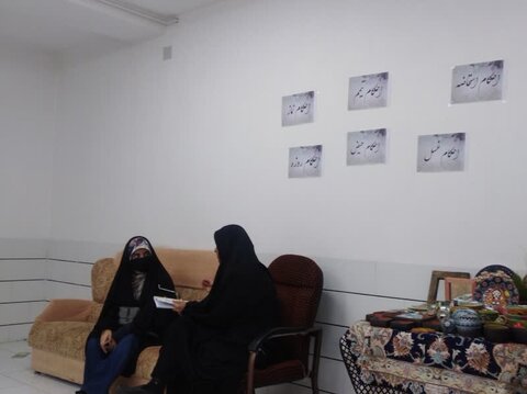 نمایشگاهی با غرفه های هنری و فرهنگی توسط طلاب مدرسه علمیه امام خمینی (ره) آشتیان