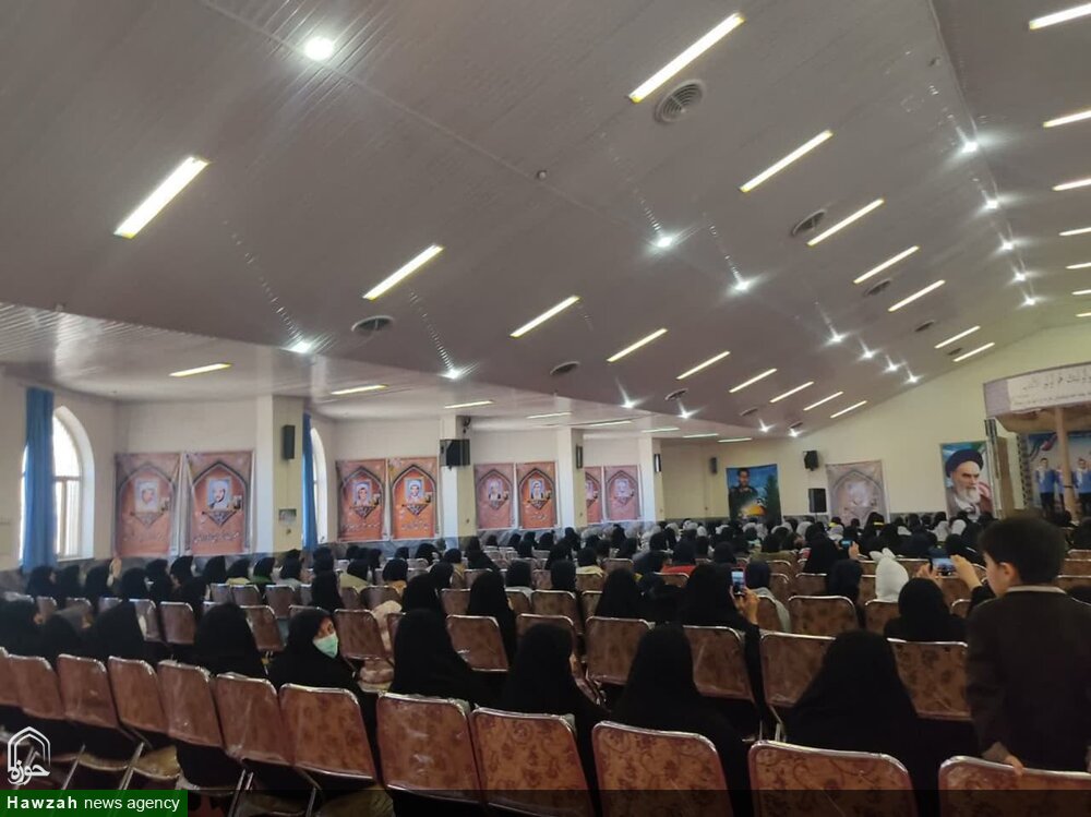 روحانیت همواره پیشقراول مبارزه و جهاد بودند / تقدیم ۱۴ شهید روحانی توسط مردم نهاوند به انقلاب اسلامی